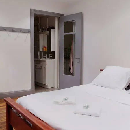 **central** Nice Flat In The Peninsula!