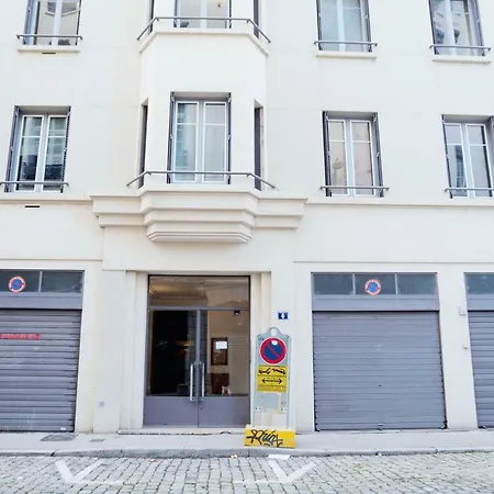 **central** Nice Flat In The Peninsula! *